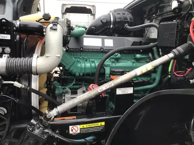 2024 VOLVO VNL64T760ef4b4b04a274cf59fcce2e84c3c5c90b