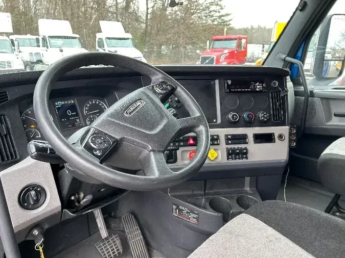 2019 Freightliner T12664ST