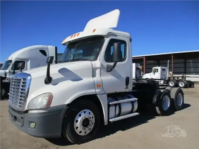 2011 FREIGHTLINER CASCADIA 125