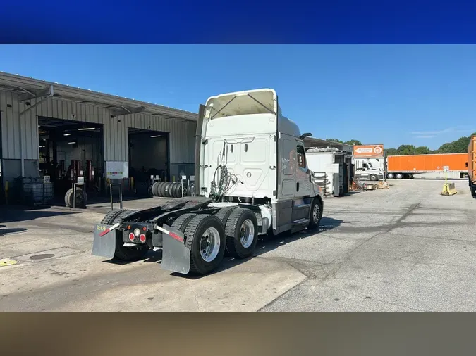 2020 Freightliner Cascadia 126