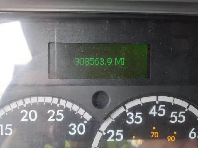 2017 FREIGHTLINER M2 106