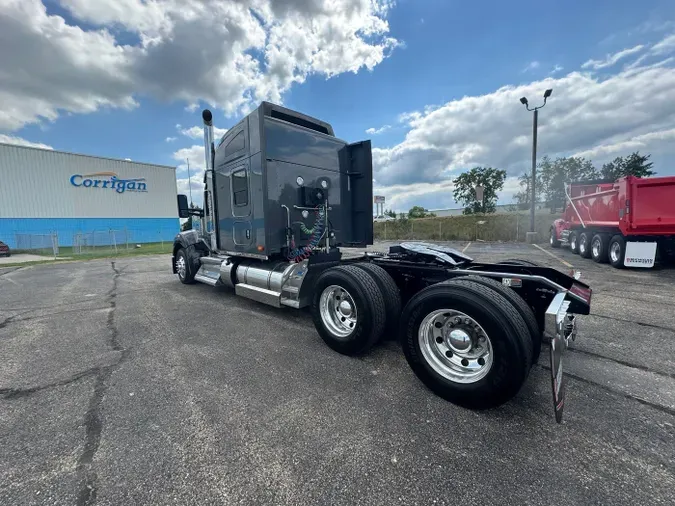 2024 Kenworth W990