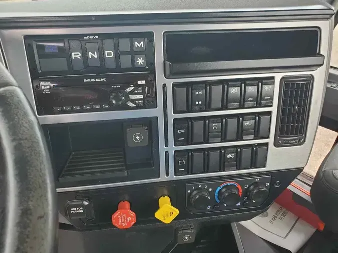 2021 MACK Anthem AN64T