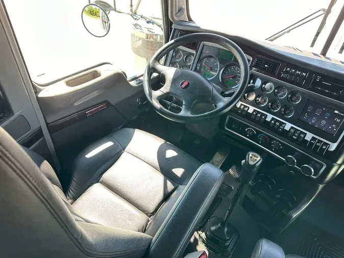 2023 KENWORTH W900L