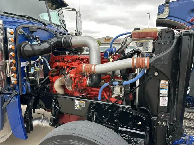 2023 Peterbilt 389