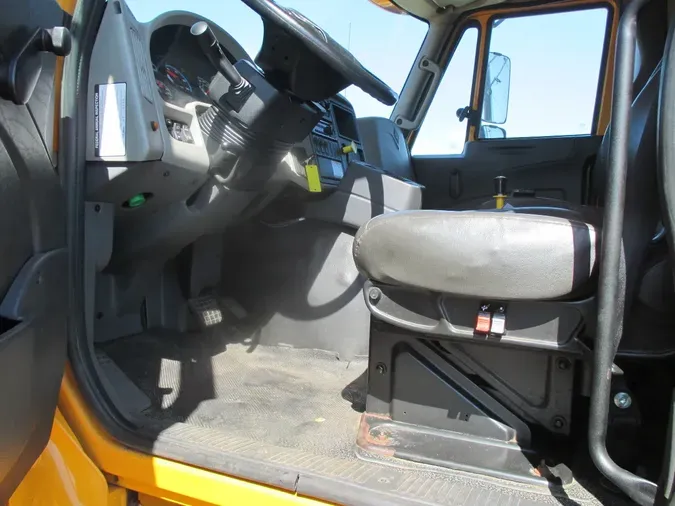 2017 INTERNATIONAL 7400 6X4