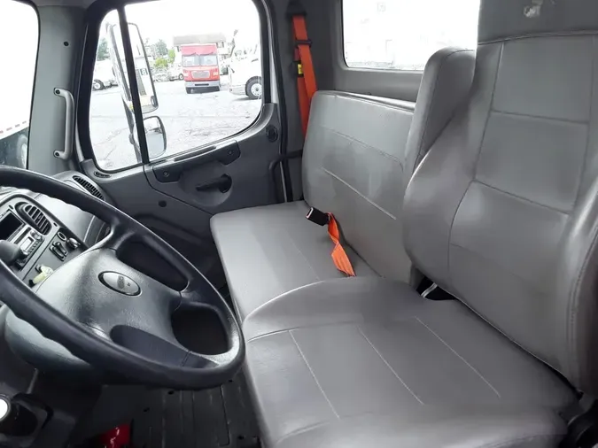 2014 FREIGHTLINER M2 106