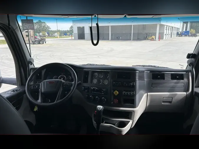 2025 Peterbilt 567