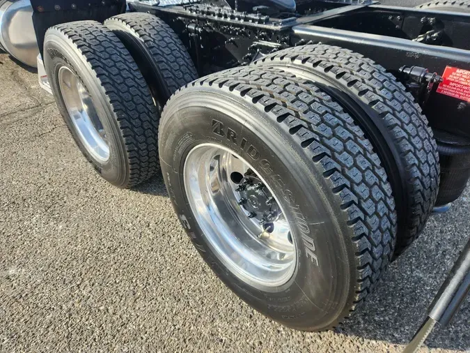 2021 VOLVO VNL64T740ef6cb55006321fd7a827401703470e67