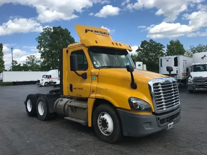 2018 Freightliner X12564ST