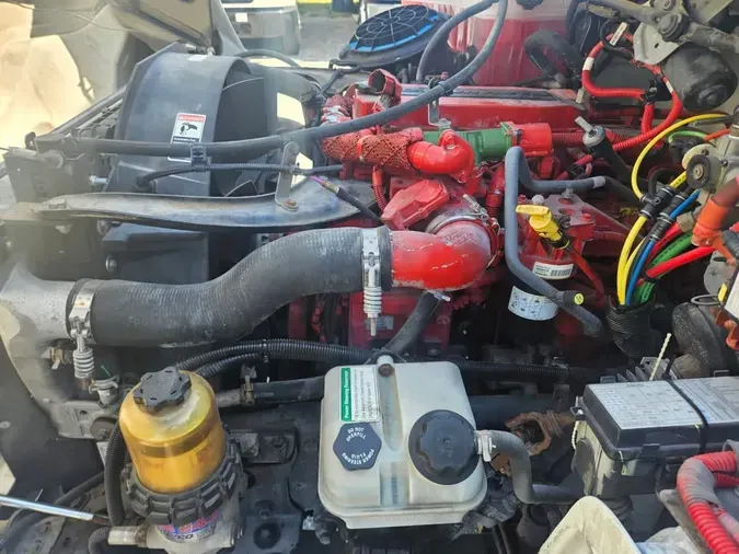 2015 FREIGHTLINER M2 106