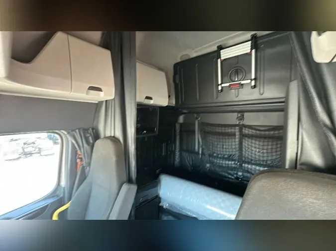2025 Freightliner Cascadia 126