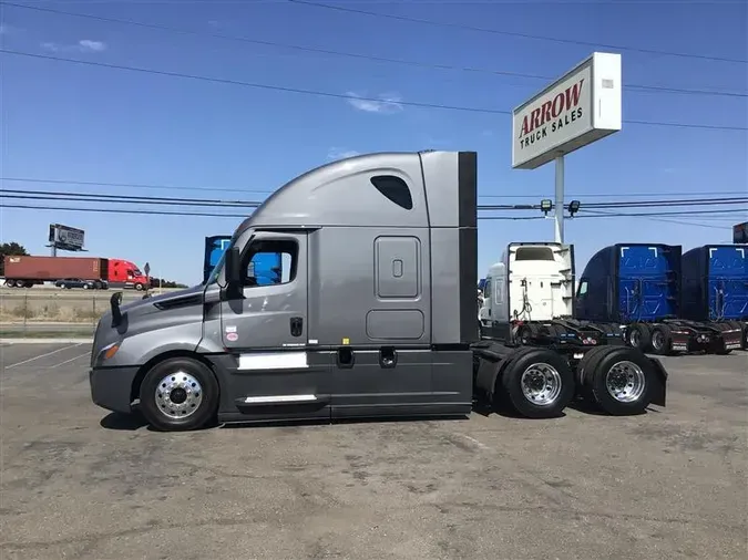 2022 FREIGHTLINER CA126