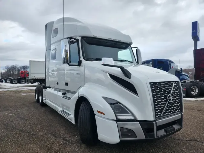 2020 VOLVO VNL760