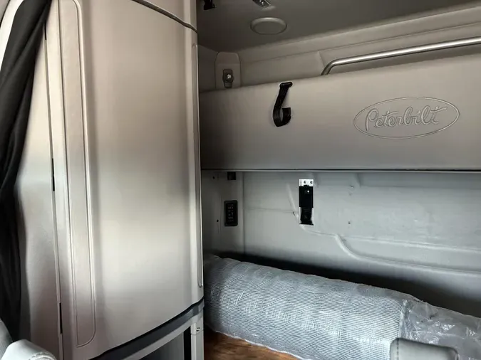 2023 Peterbilt 579