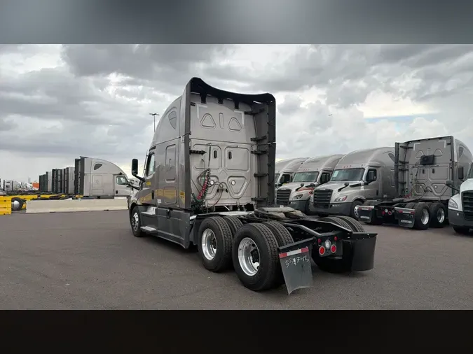 2025 Freightliner Cascadia 126