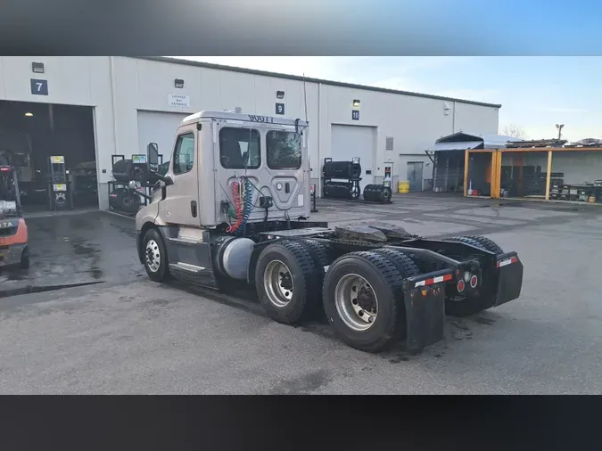 2020 Freightliner Cascadia 126