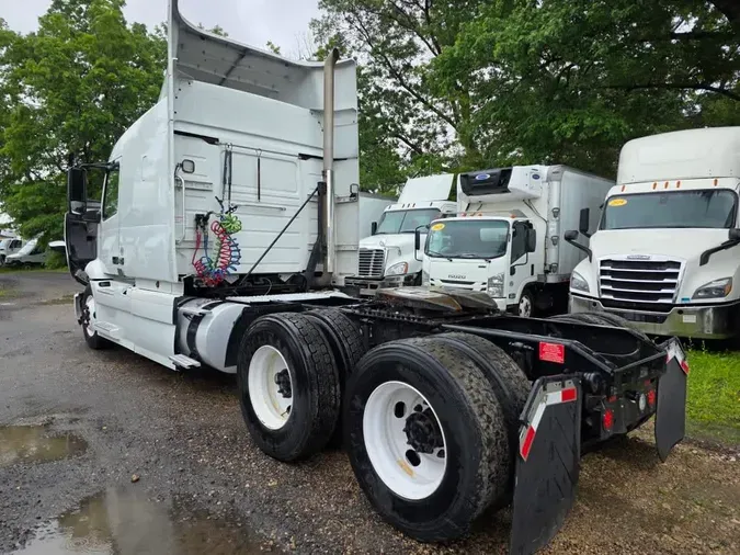 2020 VOLVO VNR64T-640