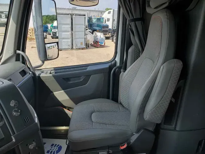 2024 VOLVO VNL64T760