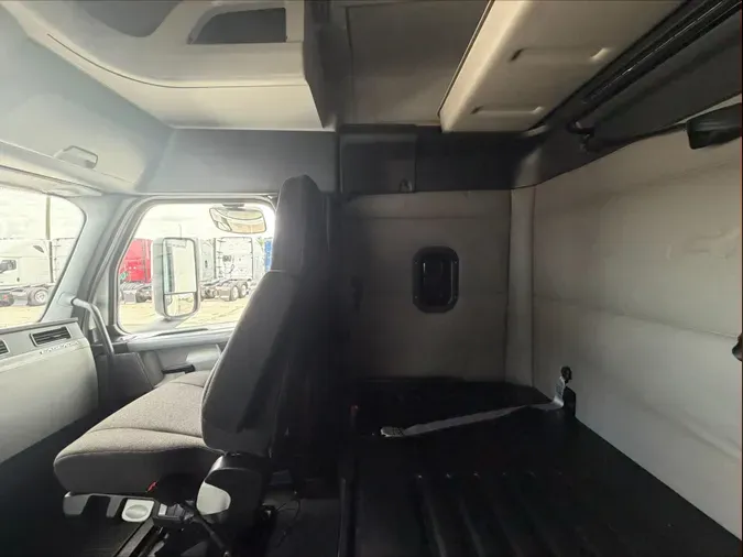 2020 Freightliner Cascadia 126