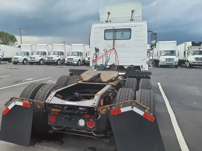 2019 VOLVO VNL64T-300