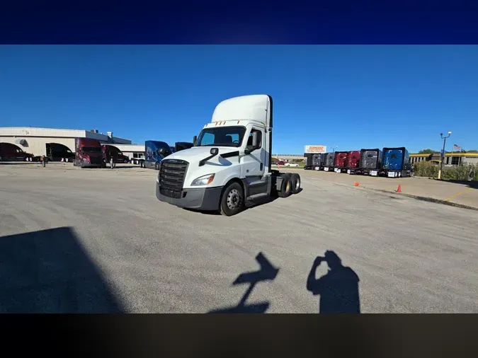 2022 Freightliner Cascadia 126