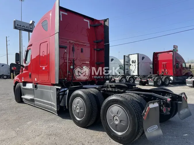 2021 FREIGHTLINER Cascadia 126