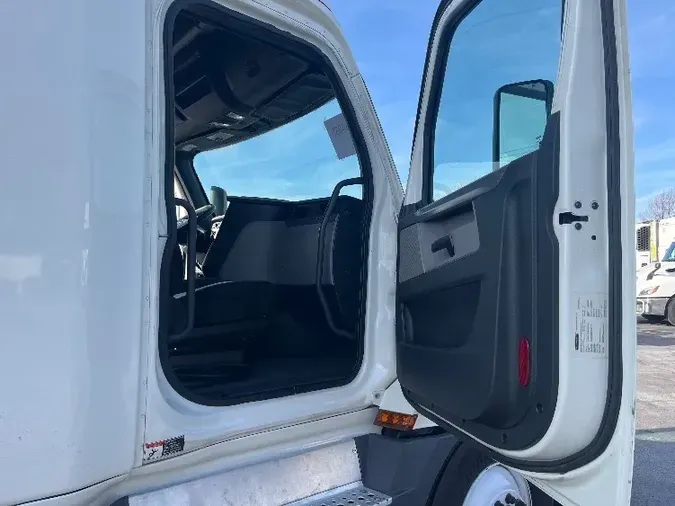 2019 Freightliner T12664ST