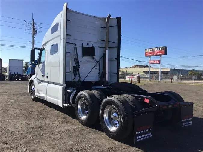 2022 VOLVO VNL64T760