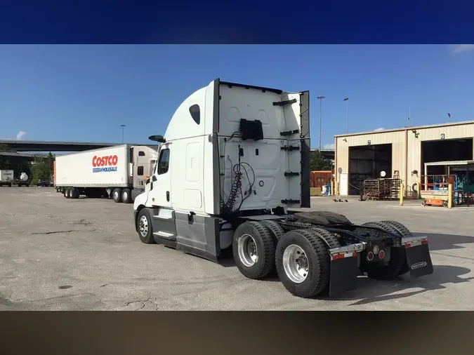 2022 Freightliner Cascadia 126