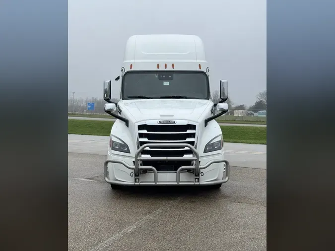 2022 FREIGHTLINER Cascadia 126