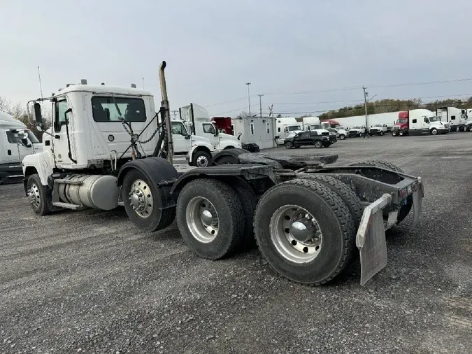 2021 MACK PI64T