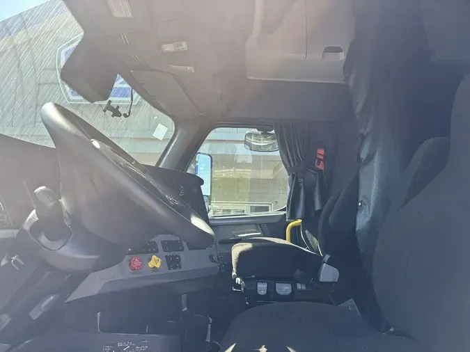 2021 FREIGHTLINER Cascadia 126