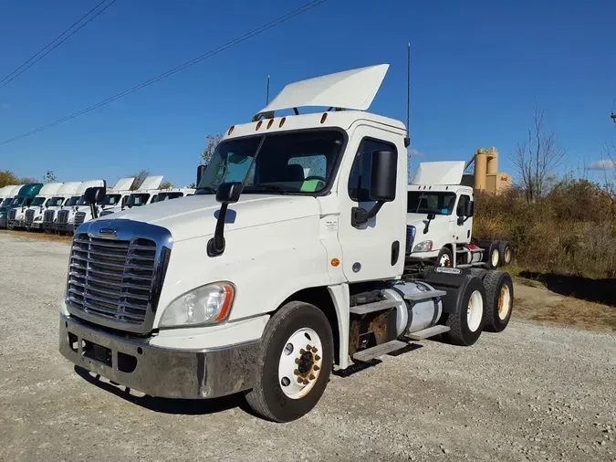 2018 FREIGHTLINER/MERCEDES CASCADIA 125ef8b2ca31645e5a888341ec6f62efb32