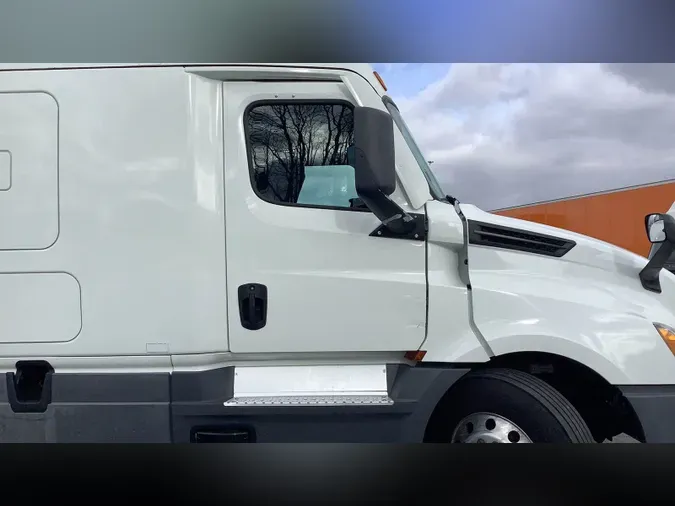 2021 Freightliner Cascadia 126