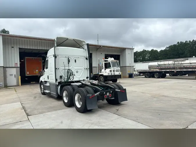 2020 Freightliner Cascadia 126