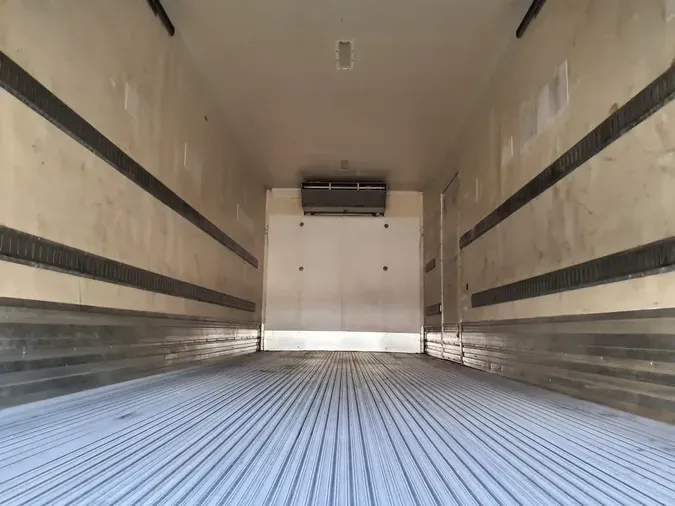 2015 FREIGHTLINER M2 106