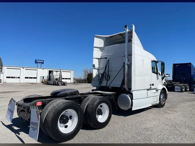 2019 VOLVO VNR64T640