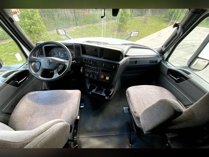 2022 INT LT625 6x4