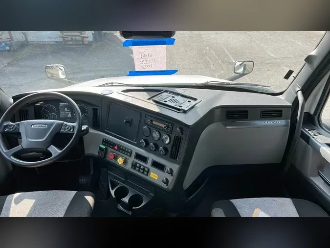 2021 Freightliner Cascadia 126