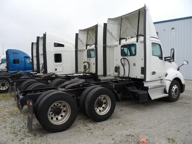 2021 FREIGHTLINER CASCADIA 116