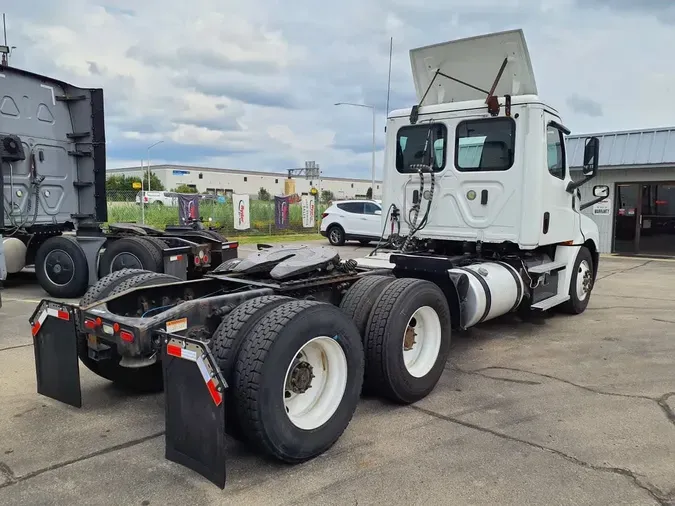 2019 FREIGHTLINER/MERCEDES CASCADIA 125efabea8d9cda3fdebbd21a9163b8851a