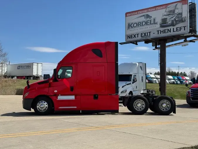 2023 FREIGHTLINER Cascadia 126