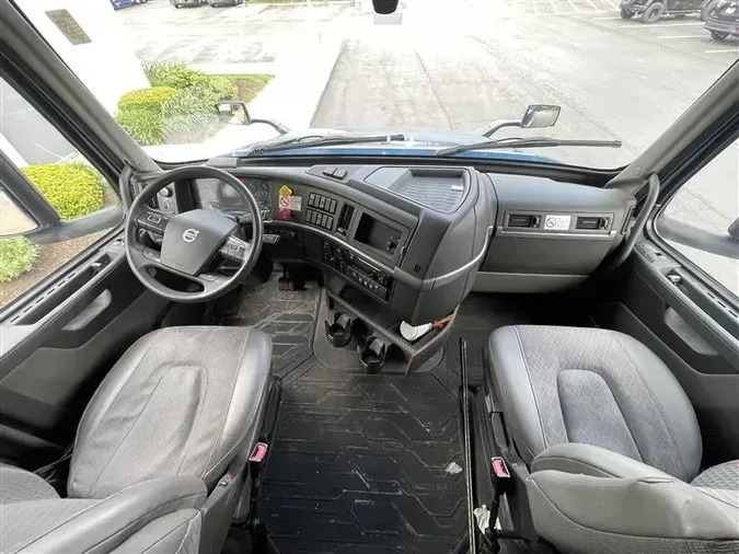 2020 VOLVO VNL760