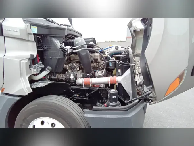 2025 Freightliner Cascadia 126efb0c96e146c8c00bd027f5d3f499bd4