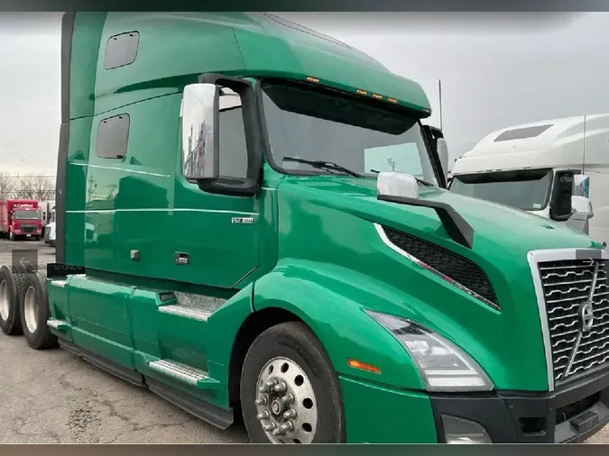 2021 VOLVO VNL64T760