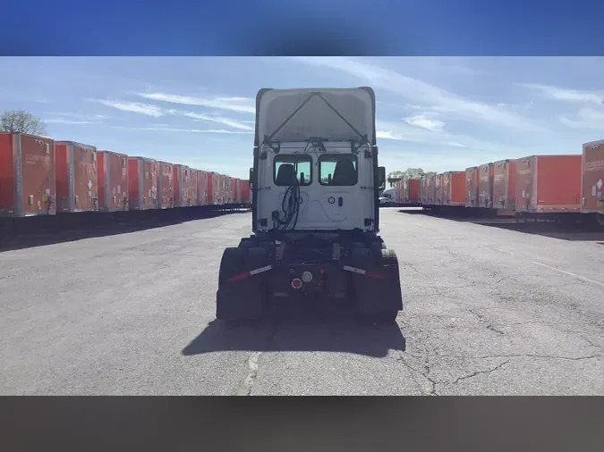 2020 Freightliner Cascadia 126