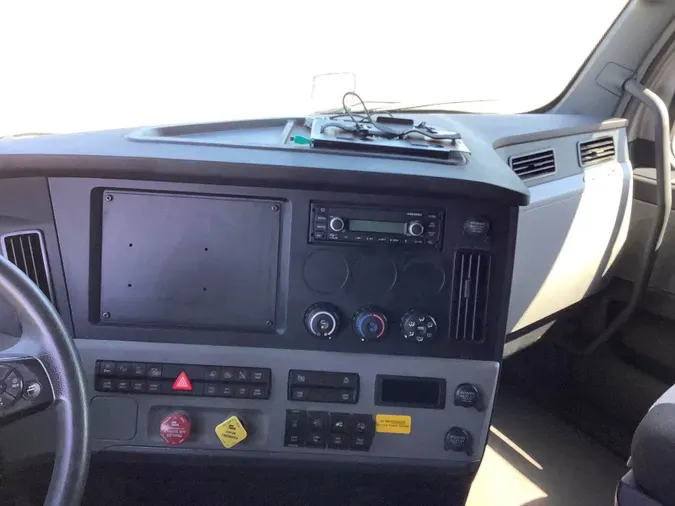 2022 Freightliner Cascadia 126efc046099f4826bdd32f0ab69d83b030