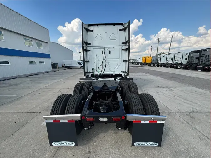 2022 Freightliner CA126SLPefc3c8140f458906b1f00d77c053723a