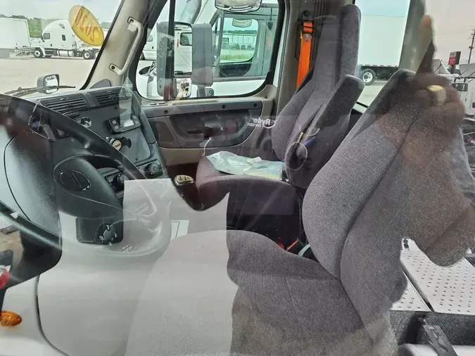 2020 FREIGHTLINER CASCADIA 113
